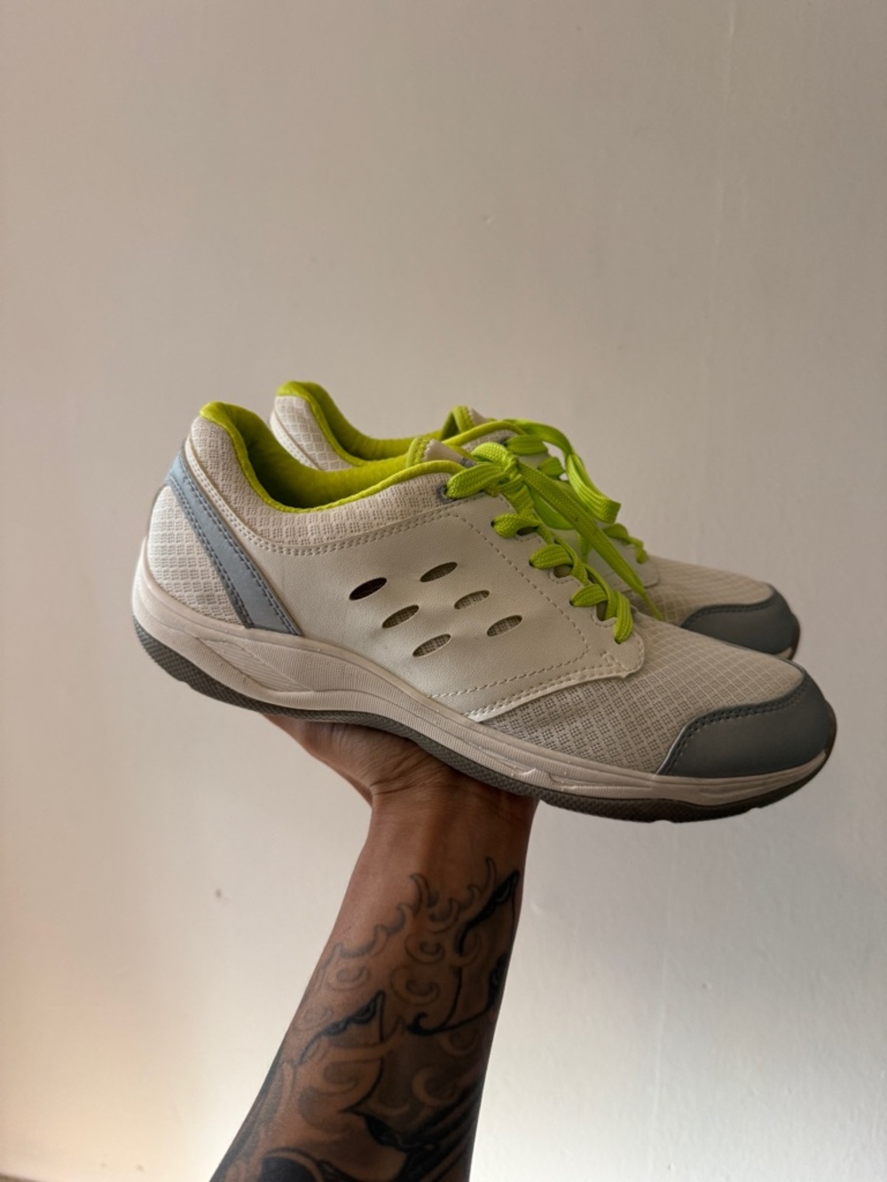 Vionic Venture White Sneakers with Lime Green